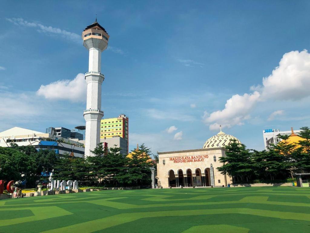 Raffleshom Hotel Bandung Kültér fotó